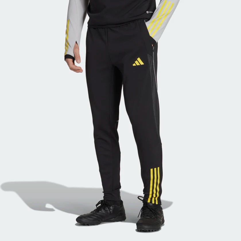 http://www.footkorner.com/cdn/shop/products/footkorner-pantalon-dentra-nement-adidas-tiro-23-noir-jaune-HU1317_2.webp?v=1677053494