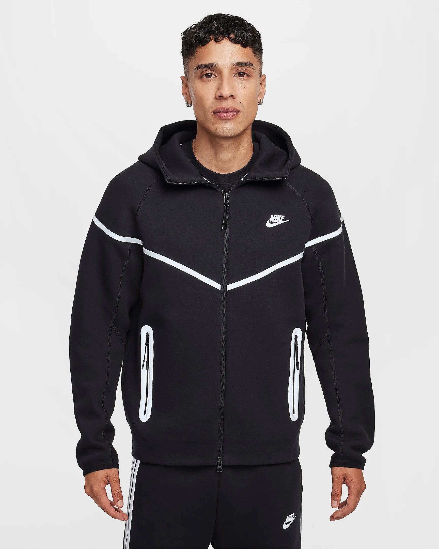 Chaqueta Nike Tech Fleece Windrunner - Negro/Plata